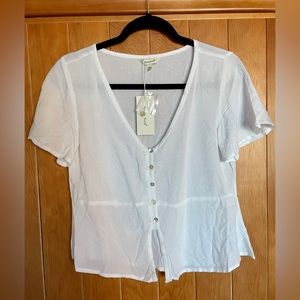 Cute and dainty top, perfect for spring or summer.